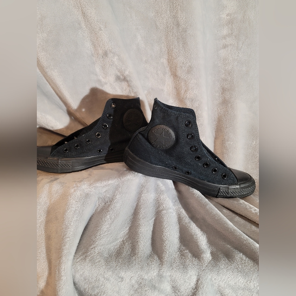 Chucks!!!! - image 1